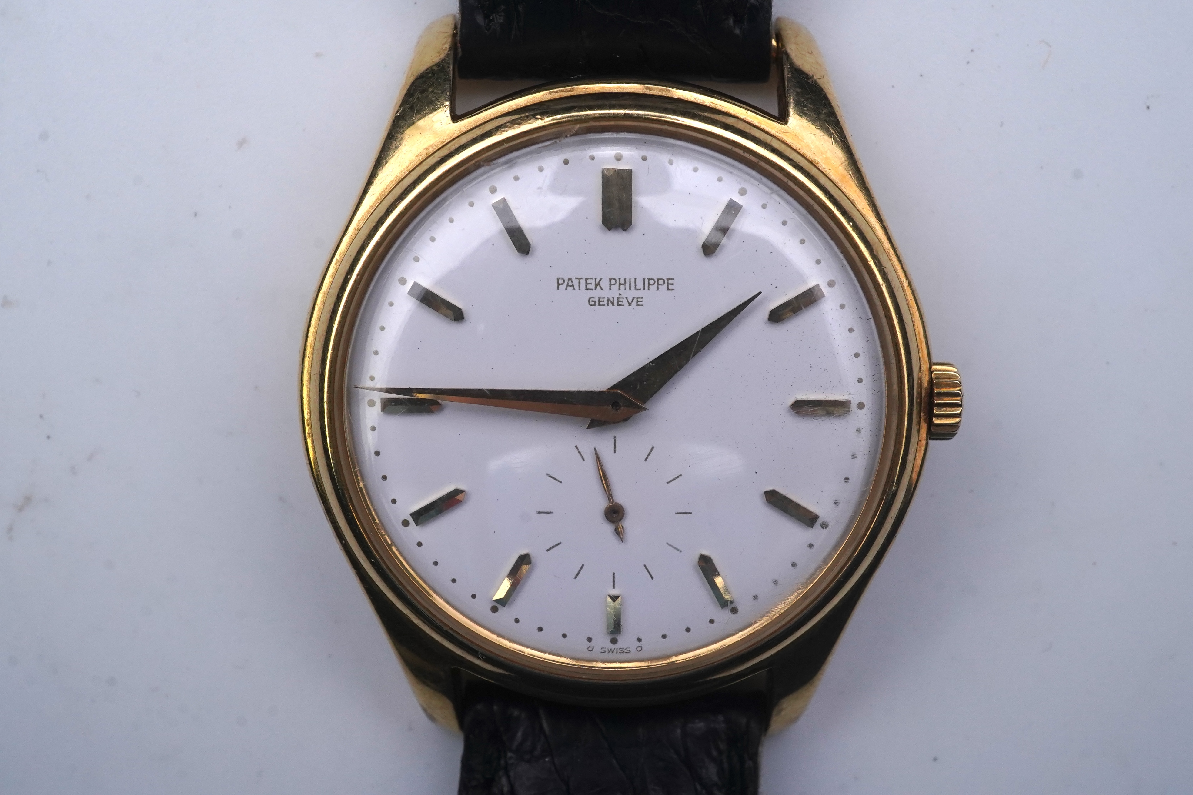 A gentleman's fine 18ct gold Patek Philippe Calatrava automatic wrist watch, model number 2526, on a Patek Philippe black leather strap with a Patek Philippe 18ct gold buckle